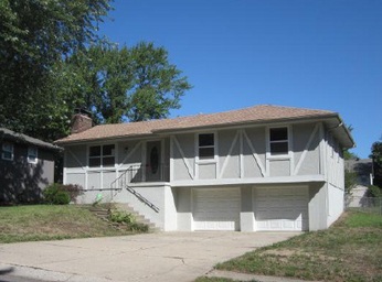 401 SW Elmwood Dr, Blue Springs, MO 64014 