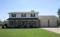 1518 E Chestnut St, Bolivar, MO 65613 