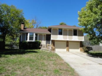 310 SE Flagstone Dr, Lees Summit, MO 64063 