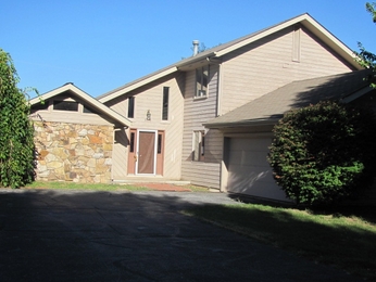 3633 S Parklane Ave, Springfield, MO 65807 