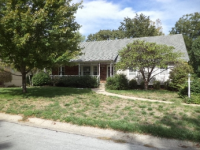 2708 NE 69th St, Gladstone, MO 64119 