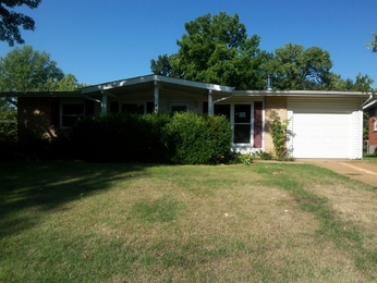 215 Countryside Dr, Florissant, MO 63033 