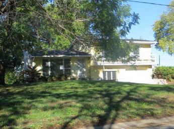 9244 Eastern Ave, Kansas City, MO 64138 