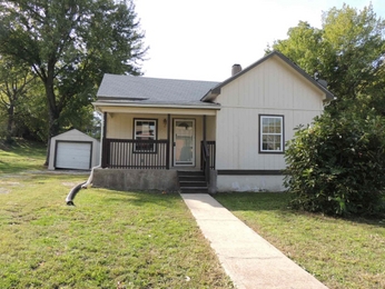 1311 W Walnut St, Independence, MO 64050 