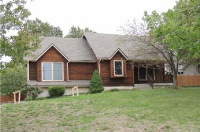 1016 NW Heatherwood Dr, Blue Springs, MO 64015 