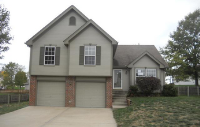 424 Fletcher Dr, Smithville, MO 64089 