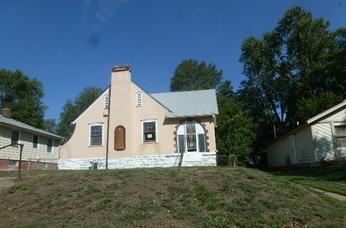 2416 E 70th St, Kansas City, MO 64132 