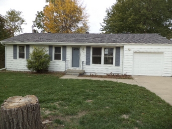 6006 Woodland Ave N, Gladstone, MO 64118 