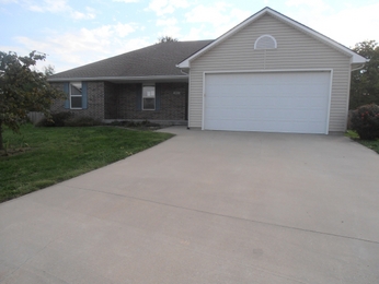 402 E Montgomery Pl, Odessa, MO 64076 