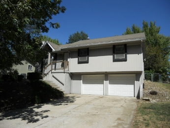 900 NE 104th Ter, Kansas City, MO 64155 