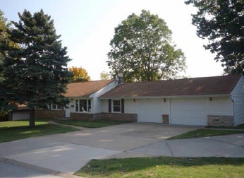 6 Hazelwood Ln, Hazelwood, MO 63042 