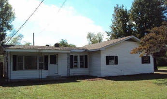 1521 E Kathleen St, Sikeston, MO 63801 