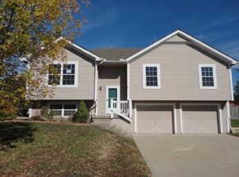 1701 SE Kenwood Dr, Blue Springs, MO 64014 