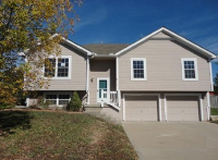 1701 SE Kenwood Dr, Blue Springs, MO 64014 
