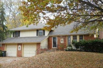 5803 NW Whispering Oaks Ln, Kansas City, MO 64152 