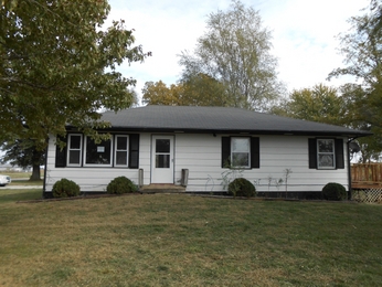125 W 10th St, Henrietta, MO 64036 