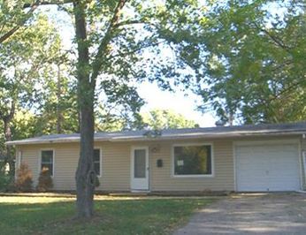 8709 E 92nd St, Kansas City, MO 64138 