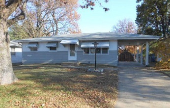 160 Cortez Dr, Florissant, MO 63031 