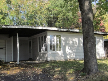 13 Redwood Drive, Florissant, MO 63031 