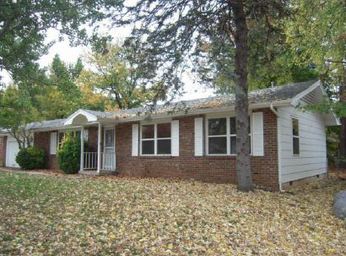 704 E Edgewood St, Springfield, MO 65807 