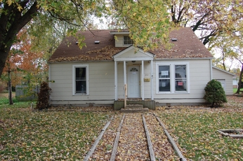 212 E Sims St, Centralia, MO 65240 