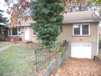 6927 Forest Hill Dr, Saint Louis, MO 63121 