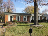 3895 Woodcrest Dr, Florissant, MO 63033 