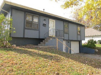 404 E Benning St, Odessa, MO 64076 