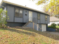 404 E Benning St, Odessa, MO 64076 