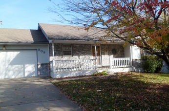 809 North Arnold Ave, Harrisonville, MO 64701 