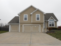 1904 Lake Dr, Smithville, MO 64089 