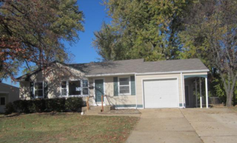 215 Saint Anthony Ln, Florissant, MO 63031 