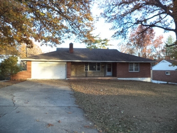 6411 Central St N, Gladstone, MO 64118 