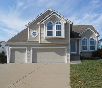 518 Johnston Pkwy, Raymore, MO 64083 