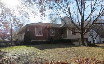 424 NW Manor Drive, Blue Springs, MO 64014 