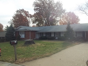 29 S Club Grounds Dr, Florissant, MO 63033 