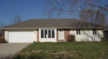 10600 NW Meadowlane Dr, Parkville, MO 64152 
