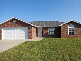 505 N Greenway Dr, Holts Summit, MO 65043 