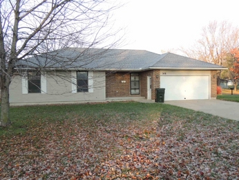 301 S Johnson St, Odessa, MO 64076 