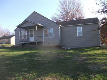 422 W 22nd St, Trenton, MO 64683 