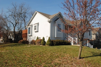 2432 NE Dale Hunter, Lee's Summit, MO 64086 