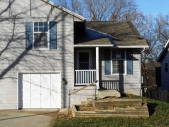 6910 Sobbie Rd, Pleasant Valley, MO 64068 