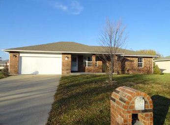 2345 W South St, Bolivar, MO 65613 