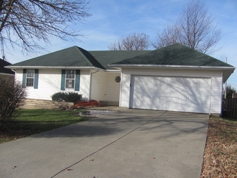 5749 S Pinehurst Ave, Springfield, MO 65810 