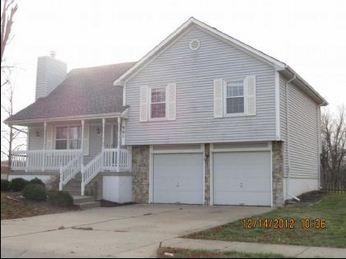 901 Stone Brook Dr, Grain Valley, MO 64029 