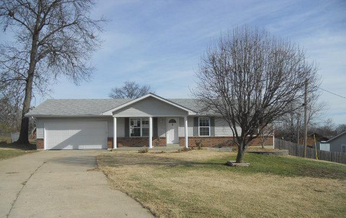 1214 Hawthorn Ct, Troy, MO 63379 
