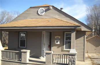 829 S Woodbury St, Independence, MO 64050 