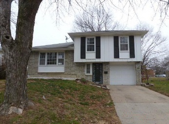 9203 Richmond Dr, Kansas City, MO 64138 