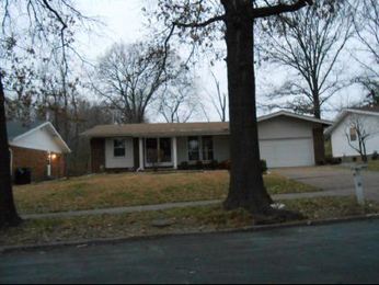 12075 Nero Dr, Florissant, MO 63033 