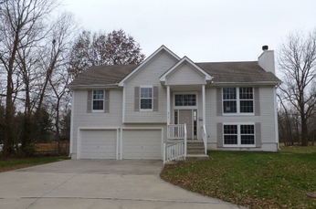 611 Pinkston St, Grandview, MO 64030 